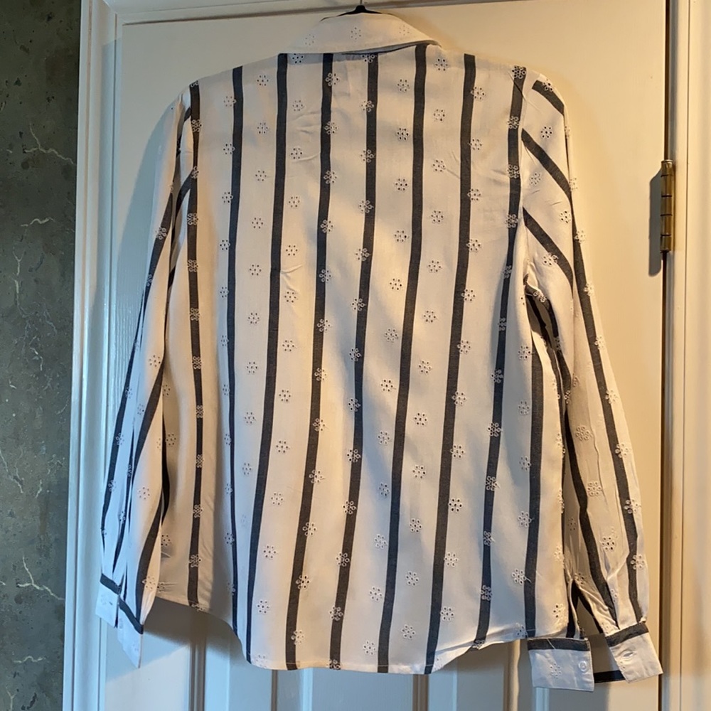 Blouse - Picture 2 of 4
